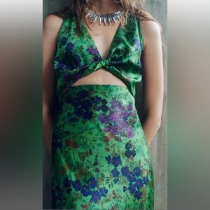 size small Zara Floral Print Satin dress. Worn once. In perfect condition.